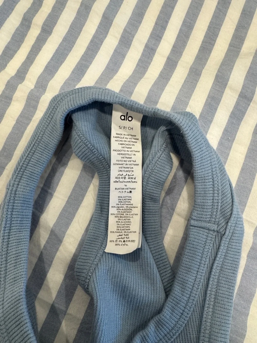 Alo Yoga Aspire Tank - Picture 3 of 3